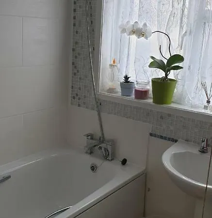 Nice And Clean Near Southmead Hospital * ブリストル